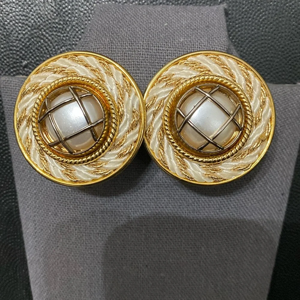 Vintage Gold Tone Large Button with faux pearl wrapped in rope Clip-on earrings